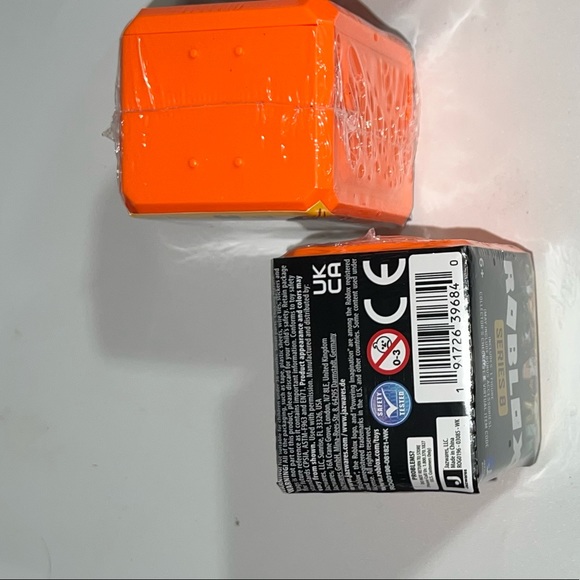 ROBLOX Series 8 Celebrity Mystery Box Cube Mini Figure Virtual Code - Picture 10 of 12